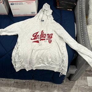 Indiana University sweatshirt for women - size Large